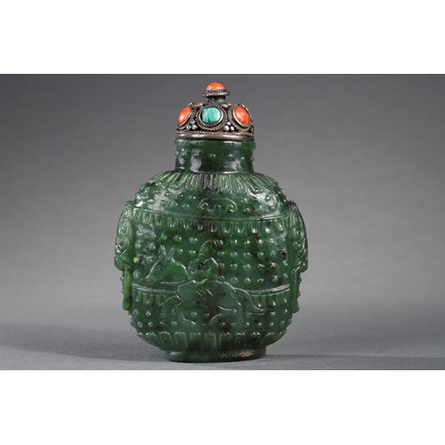 Snuff bottle jade nephrite spinach color